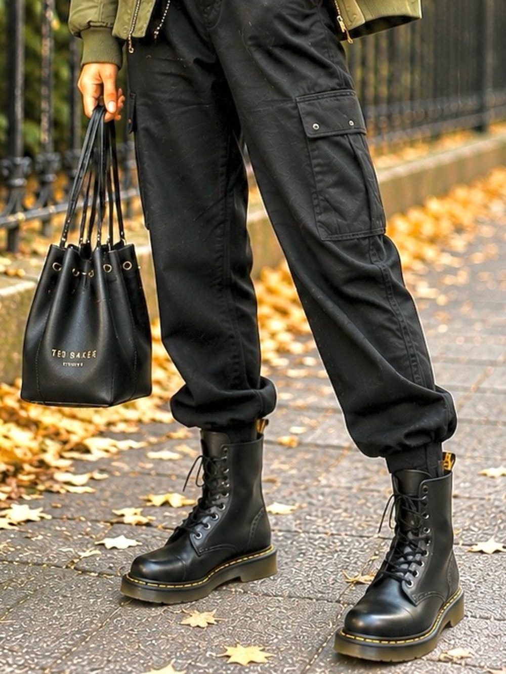 Dr. Martens 1460 Smooth Leather Black Combat Boots Size 7